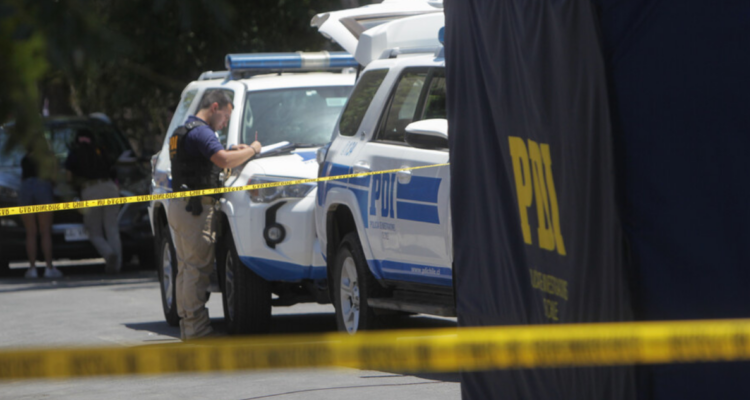 Hombre asesinó a mujer en centro comercial de Talca y luego se autoinfirió heridas cortopunzantes.