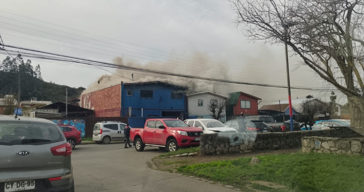 Incendio en taller mecánico de Barrio Norte