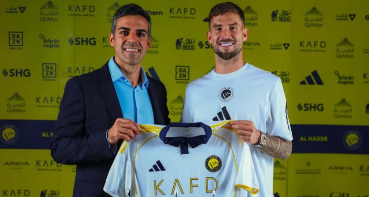 Íñigo Martínez, fichaje del Al Nassr saudí