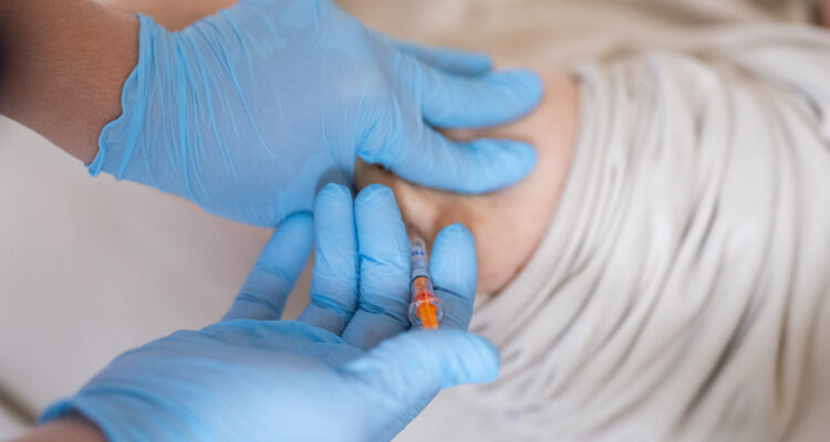 Imagen de una inyección para ilustrar nota sobre una posible cura para la diabetes tipo 1