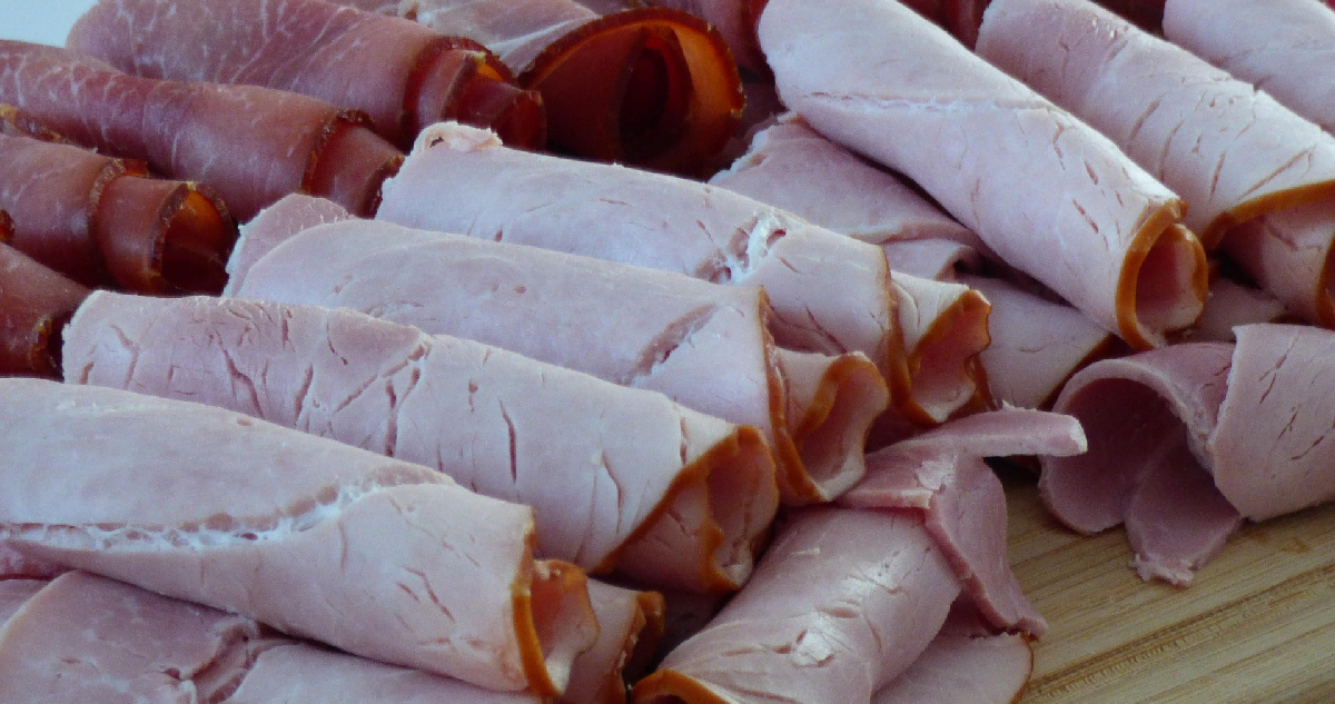 Sernac oficia a Sopraval y Ariztía por polémica de posible inclusión de pollo en pechugas de pavo