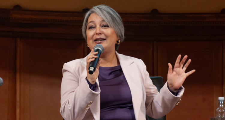 Jara: “A los comunistas no nos tiene porque ir mal en la vida, también tenemos derecho a tener Iphone”