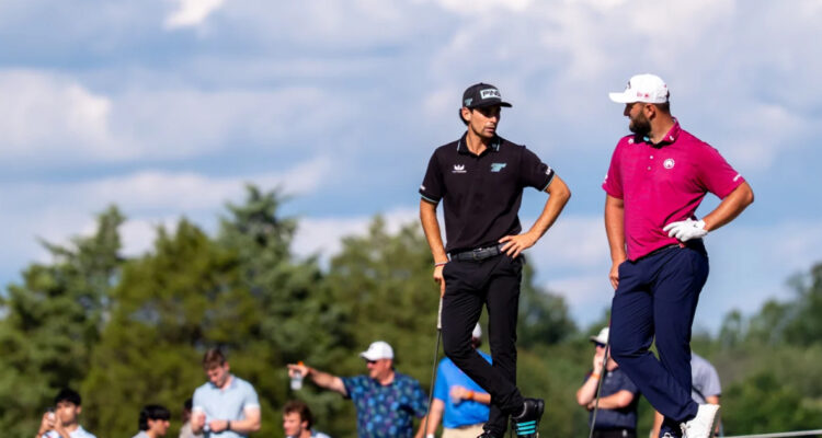 Joaquín Niemann junto a John Ramm en LIV Golf Indianapolis