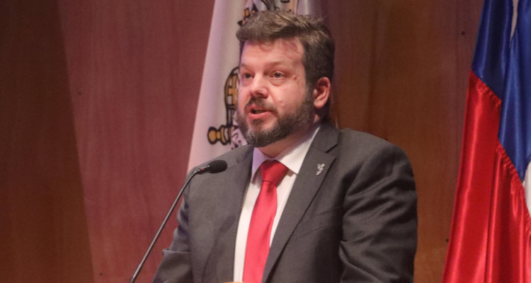 Kaiser parafrasea a Allende: “Vamos a abrir las grandes avenidas para que pasen los camiones libres”