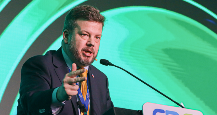 Kaiser propone “salario mínimo transitorio más bajo” para jóvenes sin experiencia laboral