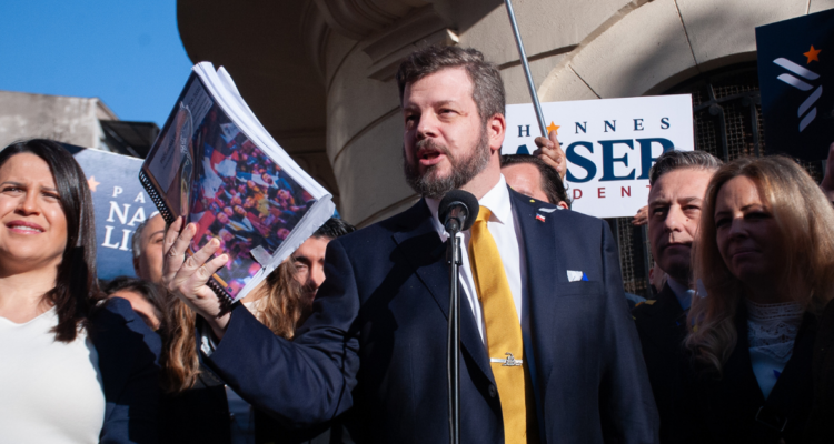 Kaiser tras inscribir candidatura: “¿Cómo se supone que gobierne el presidente si no es por decreto?”