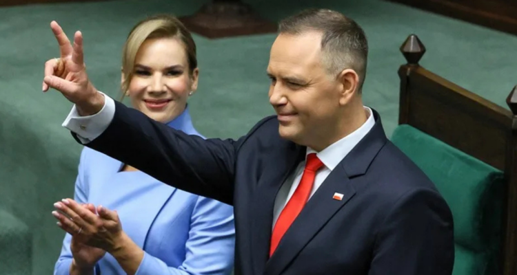 El nuevo presidente polaco Karol Nawrocki en su ceremonia de juramentación