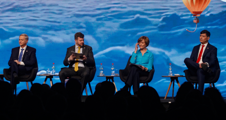 Kast, Matthei, Parisi y Kaiser arremeten contra “apitutados” y Jara en encuentro sobre empleo