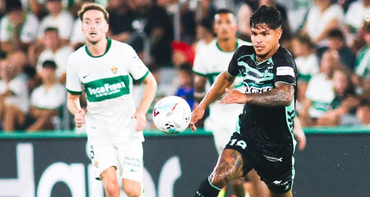 Real Betis no pudo ante Elche por La Liga española.