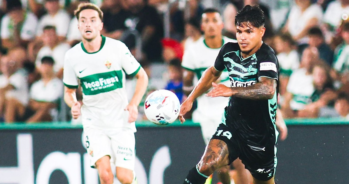 Real Betis no pudo ante Elche por La Liga española.