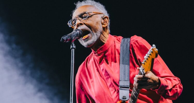 El legendario Gilberto Gil vuelve a Chile para decir adiós: ofrecerá concierto “en familia”
