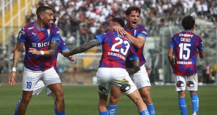 Universidad Católica goleó a Colo Colo por la Liga de Primera.