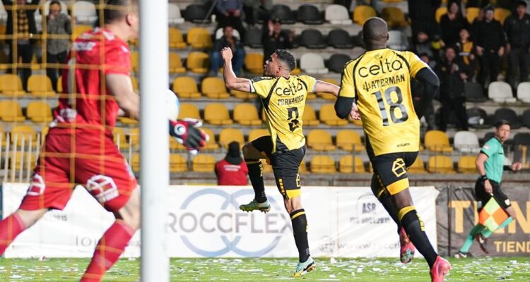 Coquimbo Unido sigue líder de la Liga de Primera.