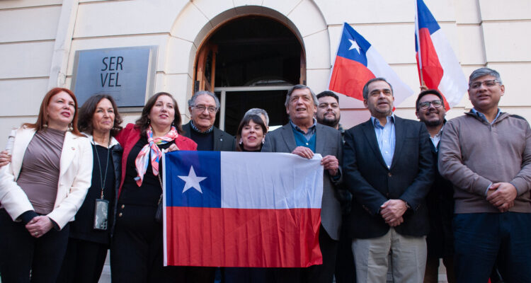La mañana de este sábado, los partidos del oficialismo y la DC acudieron al Servel para registrar la lista única “Unidad por Chile”.