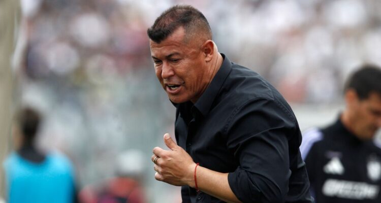 Dos técnicos asoman como candidatos a reemplazar a Jorge Almirón en Colo Colo.