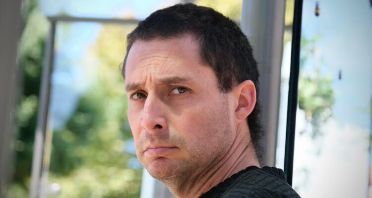 Foto de Luis Cancino, el chileno en Australia que grabó a sus compañeras de casa en la ducha