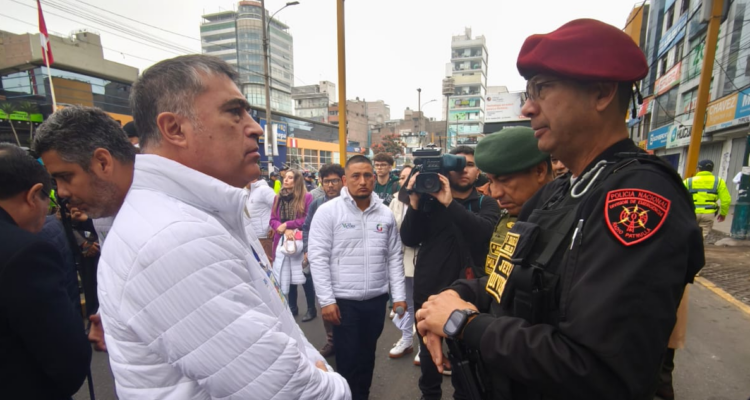 Barrio Meiggs: Desbordes viajó a Perú para conocer cómo lograron erradicar el comercio ilegal