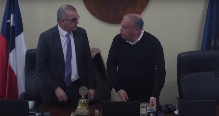 Micrófono abierto de Mundaca y críticas a cores