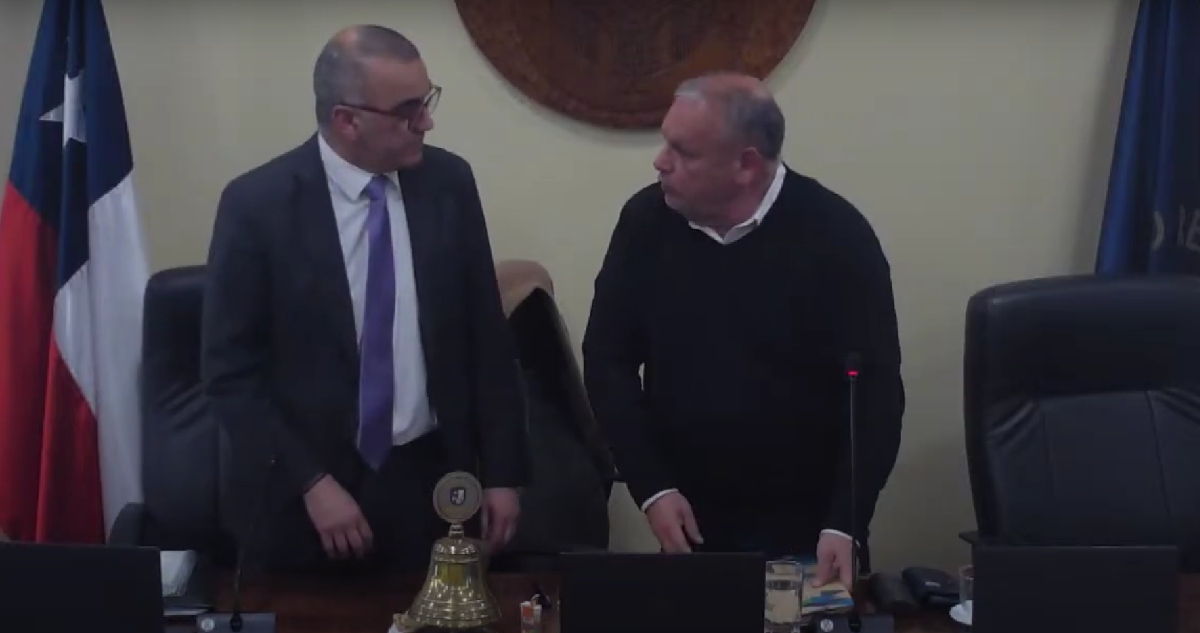 Micrófono abierto de Mundaca y críticas a cores