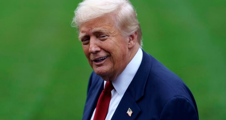 El Museo Nacional de Historia de Estados Unidos elimina referencias a los intentos de destitución de Donald Trump en su exposición.