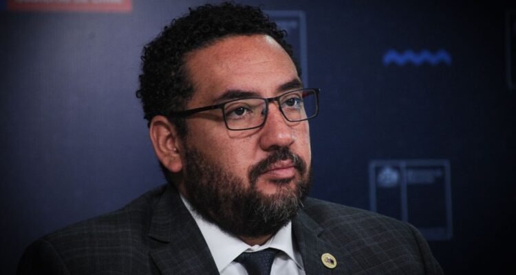 Gobierno rechaza actuar de profesor que gritó a alumnos que habrían defendido a dictador Pinochet