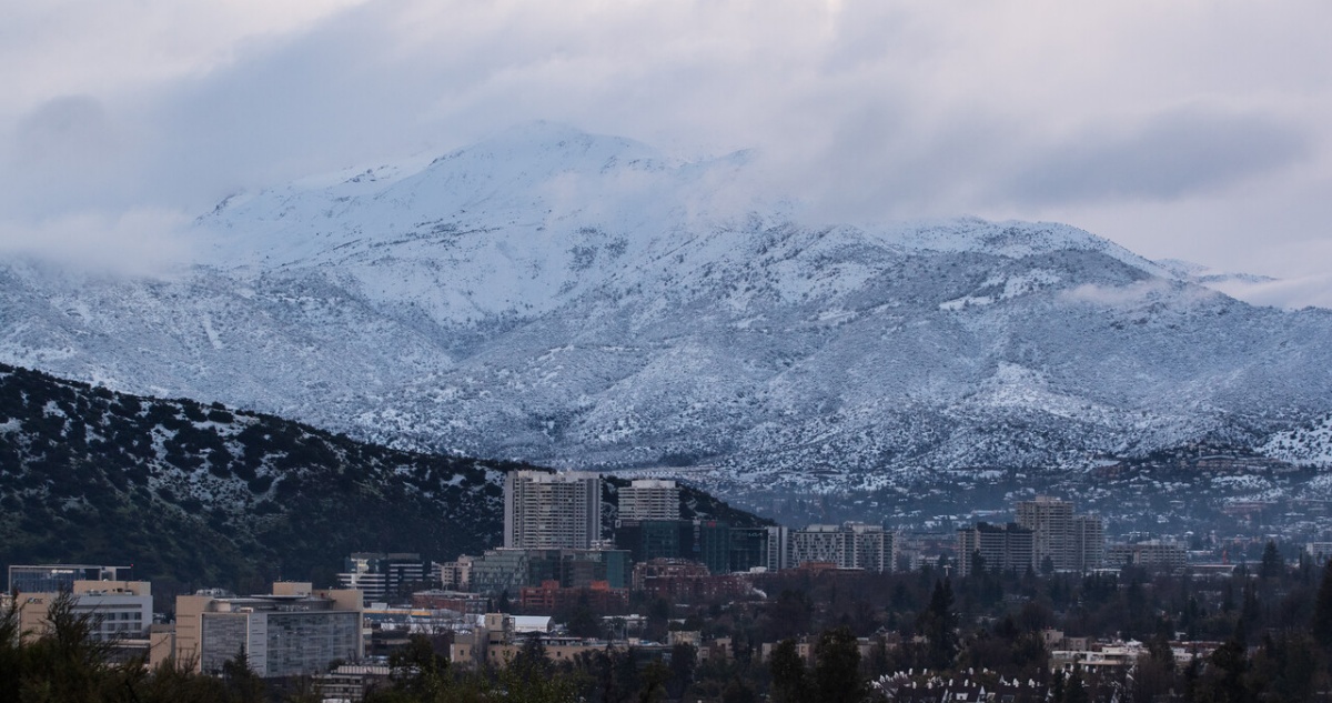 Realizan positivo balance por lluvias y nieve en Santiago: fin de semana habría mínimas de hasta -10ºC