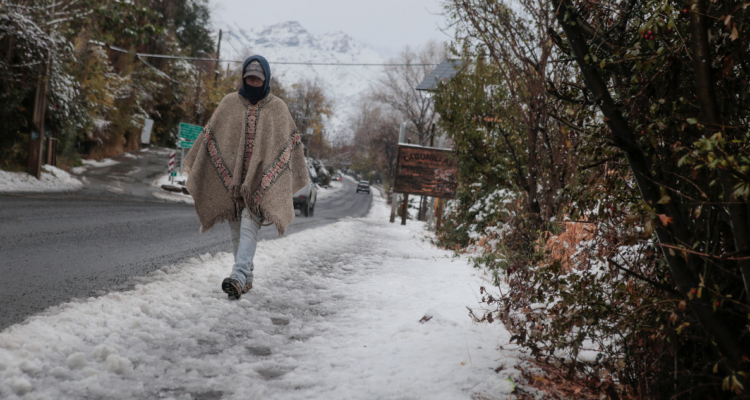 Confirman pronóstico de nieve para las próximas horas en Santiago: revisa aquí donde nevaría