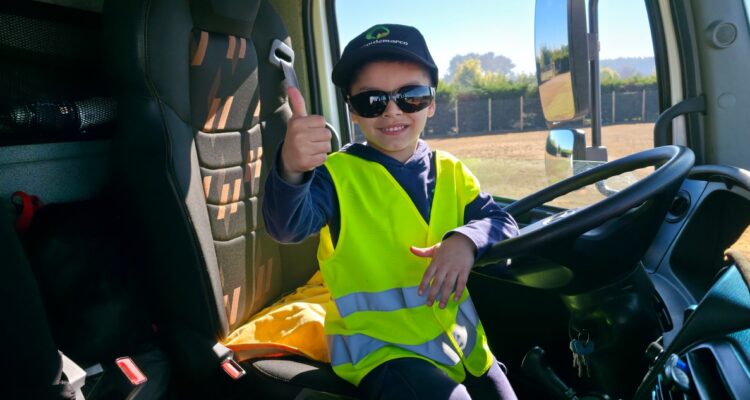 Niño sueña con ser recolector de basura en Los Ángeles: recibe emotiva sorprensa