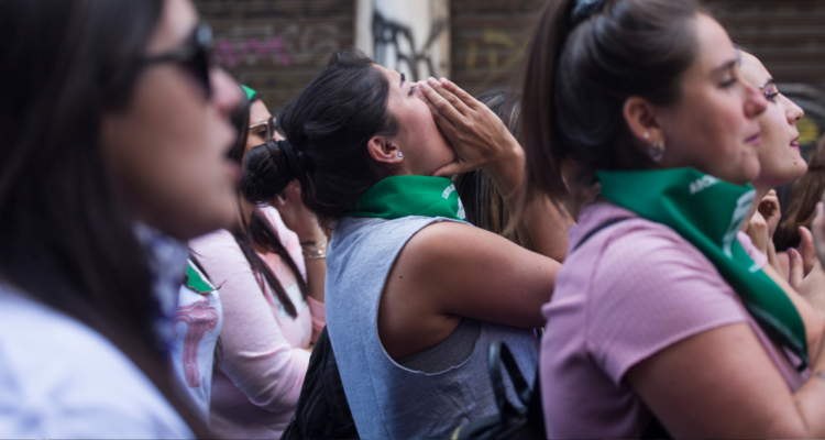 no quiero sanar, quiero arder. Una columna sobre mujeres silenciadas por el sistema