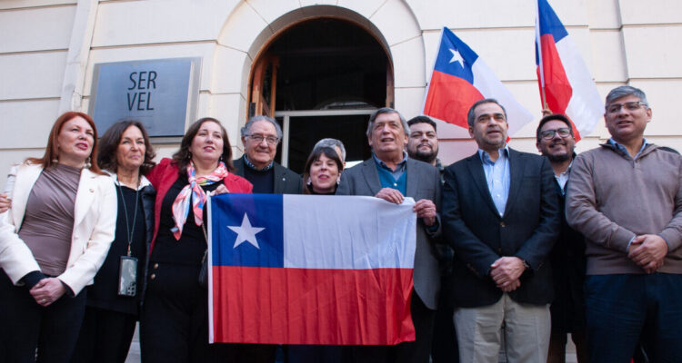 El Partido Comunista enfrenta deudas, divisiones internas y polémicas por la candidatura de Jeannette Jara. ¿Se acabó la era de los “buenos negocios”?
