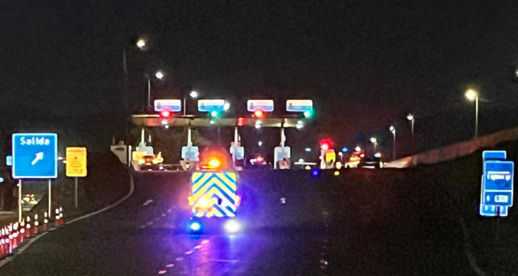 Ladrones en riesgo vital tras ser baleados por Carabineros que evitaron robo en peaje del Acceso Sur