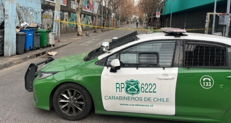 Persona muere atropellada mientras dormía en la calle en Santiago: indagan el paradero del conductor