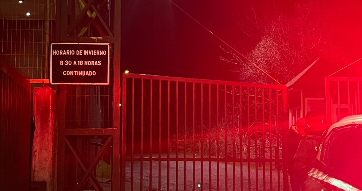 Personas encerradas en cementerio de Puerto Montt