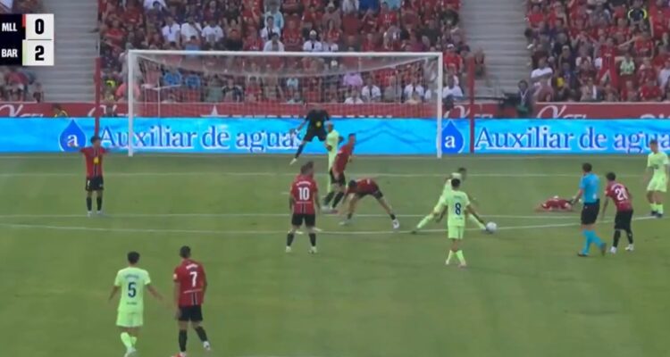 Barcelona goleó con un polémico tanto al Mallorca.