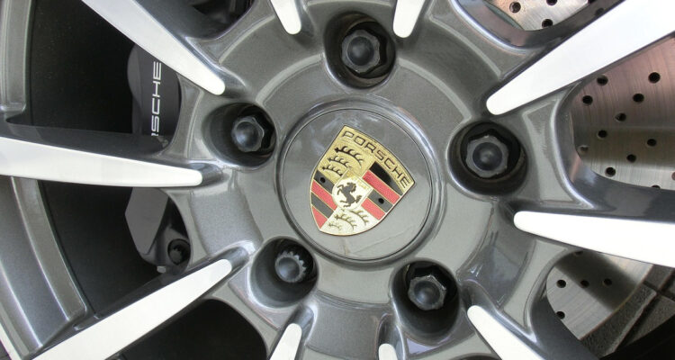 Los beneficios de Porsche se desploman casi 50% por crisis que afecta al sector automovilístico