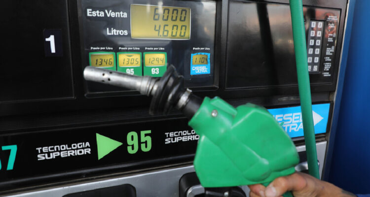 Hasta $20 menos: Enap informa que el diésel, la gasolina de 97 y kerosene tendrán bajas en sus precios