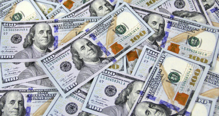 Dólar vuelve a bajar tras conocerse que la inflación de julio fue mayor a la esperada