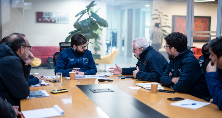 Presidente Gabriel Boric llegó a Codelco en Rancagua Se reunirá con familiares de mineros atrapados