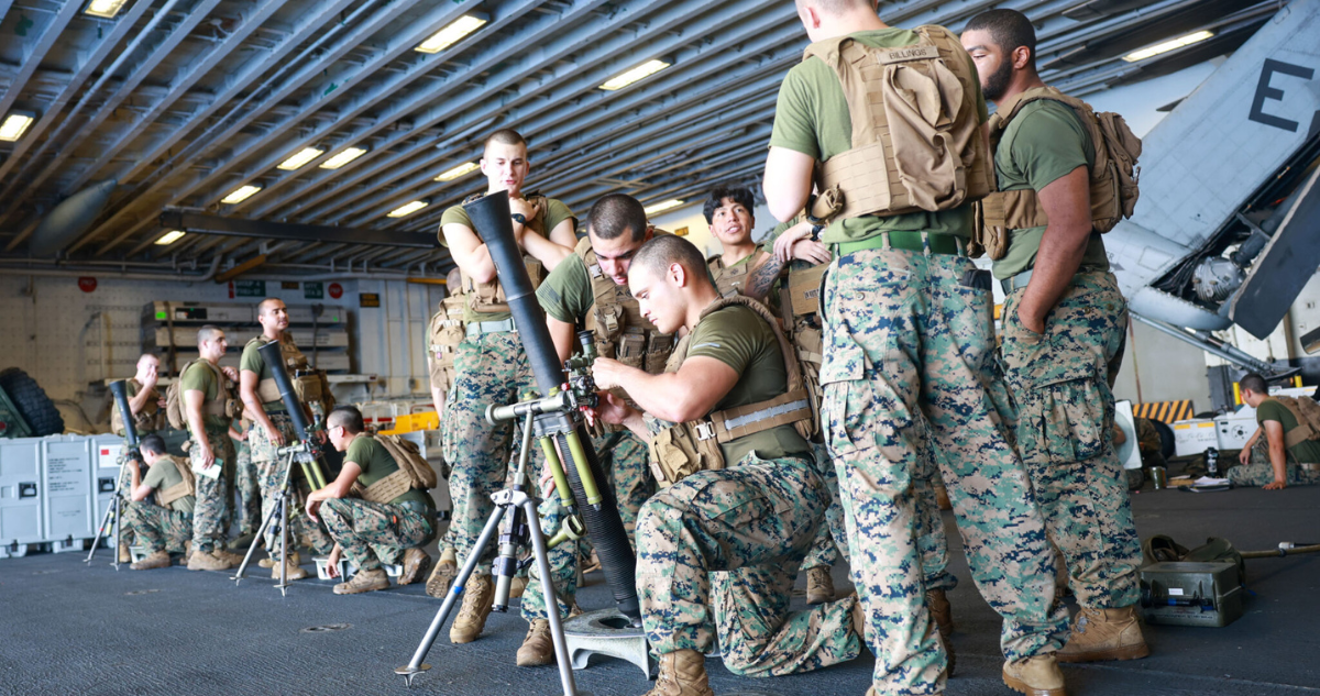 EEUU publica imágenes de ejercicios militares en uno de sus buques que se dirige cerca de Venezuela