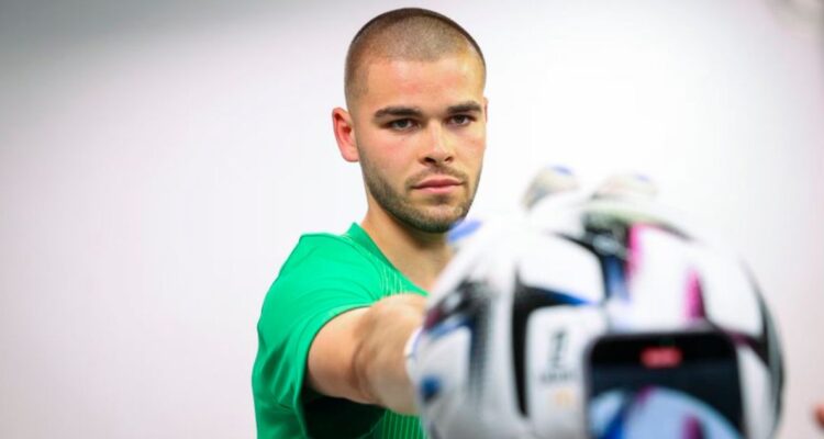 PSG oficializa arribo del arquero Lucas Chavalier