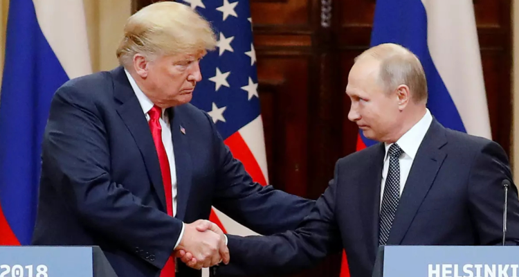 Imagen de archivo del 16 de julio del 2018 de Trump y Putin