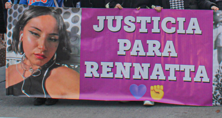 Pancarta pidiendo justicia para Rennatta Rozas por inicio de preparación de juicio oral contra acusado de femicidio