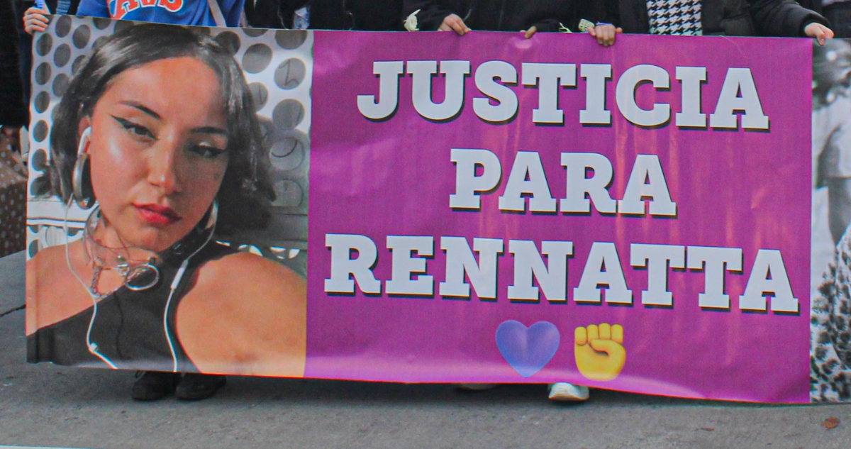 Pancarta pidiendo justicia para Rennatta Rozas por inicio de preparación de juicio oral contra acusado de femicidio