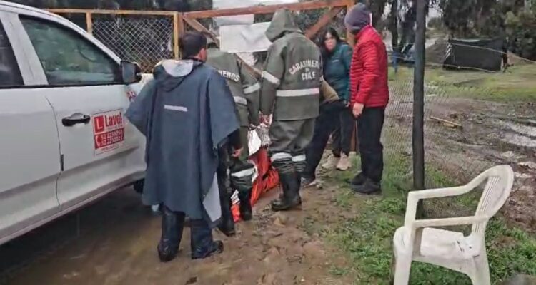Conductor fue rescatado tras ser arrastrado por corriente de estero en comuna de Punitaqui