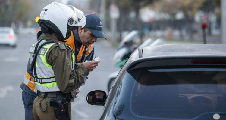 Revisa las patentes que no podrán transitar este martes 26 de agosto por la restricción vehicular