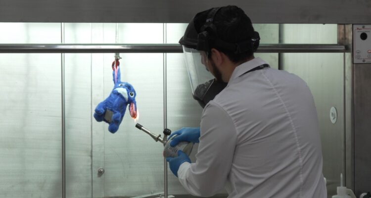 Retiran casi 16 mil juguetes por altos niveles de arsénico: se vendían en Meiggs y locales chinos