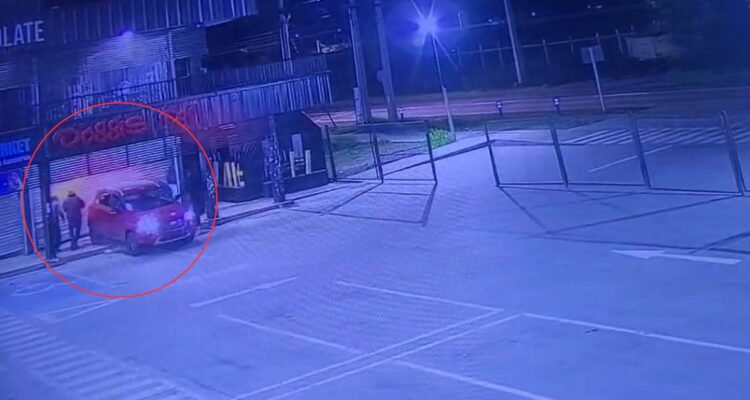 Delincuentes roban mediante aluzinaje en locales de strip center en Chillán