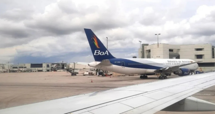 Emergencia médica en vuelo de Bolivia a Miami obliga a aterrizar en Colombia: un pasajero falleció