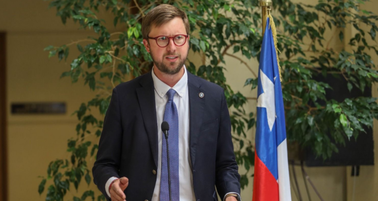 Sánchez presenta proyecto para que un fiscal militar intervenga en arrestos bajo sospecha de espionaje