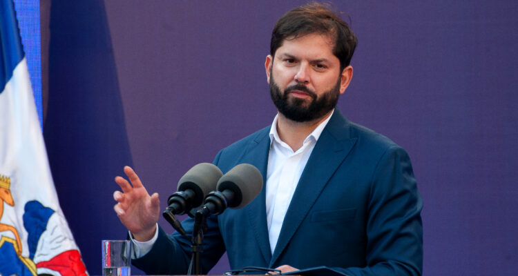 “Se abre paso a la condonación del CAE”: Boric le pone presión a la Cámara a horas de votación del FES